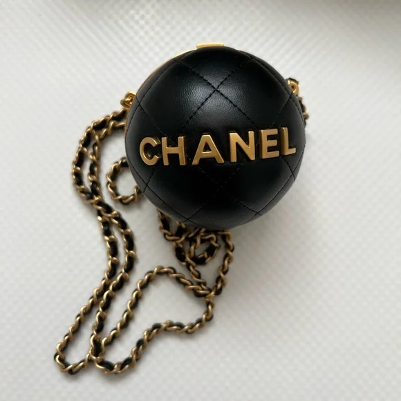 CHANEL COLLECTIBLE BAG LIMITED EDITION 2022 - Picture 3 of 9